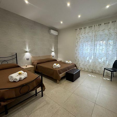 Casa Vacanze La Perla Rara Taranto Exteriör bild