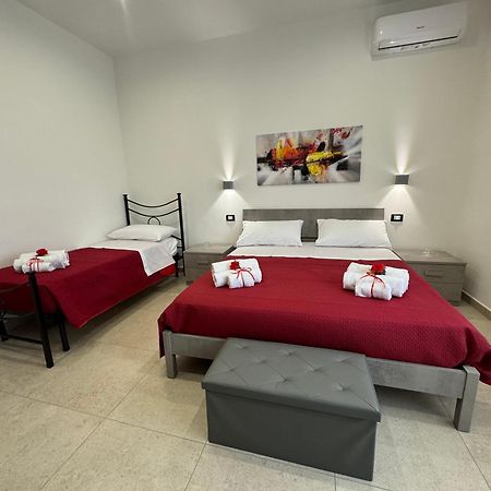 Casa Vacanze La Perla Rara Taranto Exteriör bild