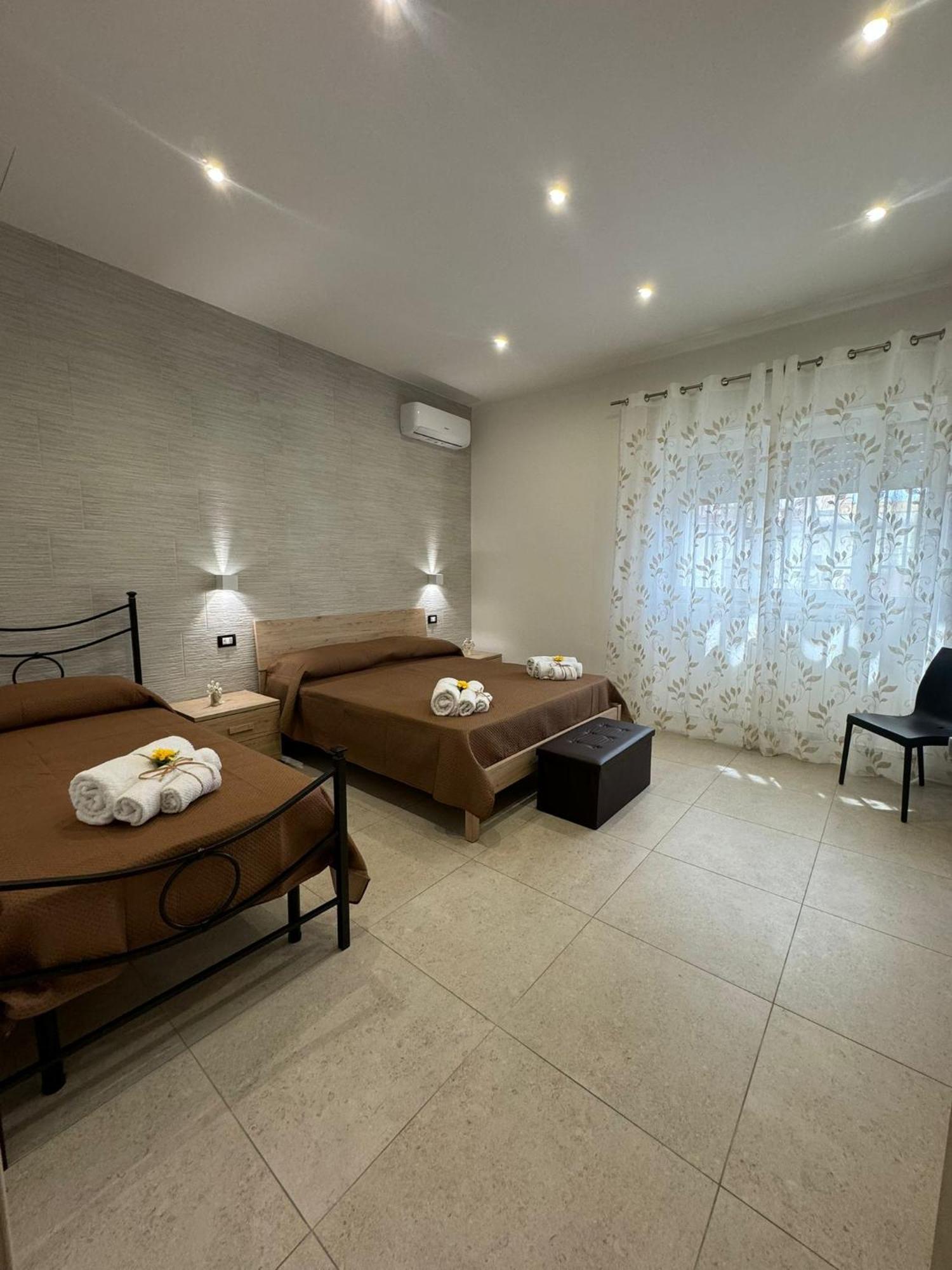 Casa Vacanze La Perla Rara Taranto Exteriör bild